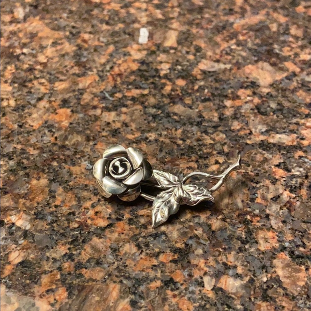 Rose pin